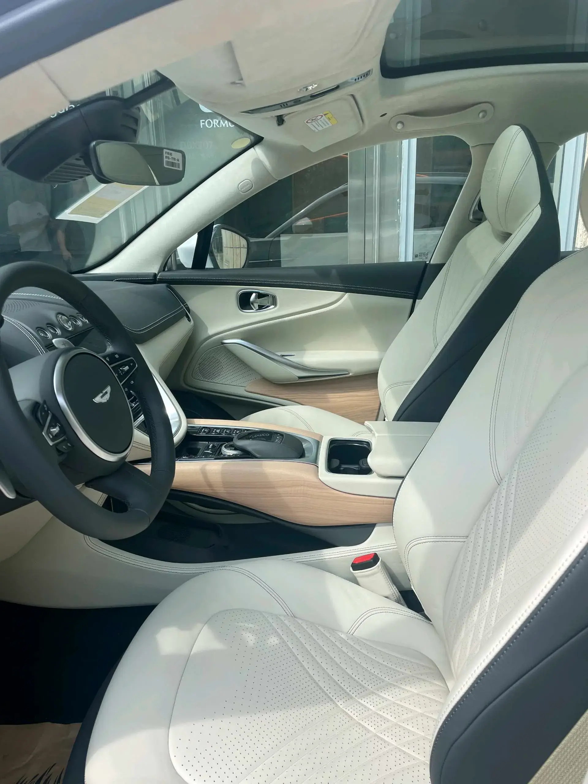 2024 ASTON MARTIN thumbnail 3