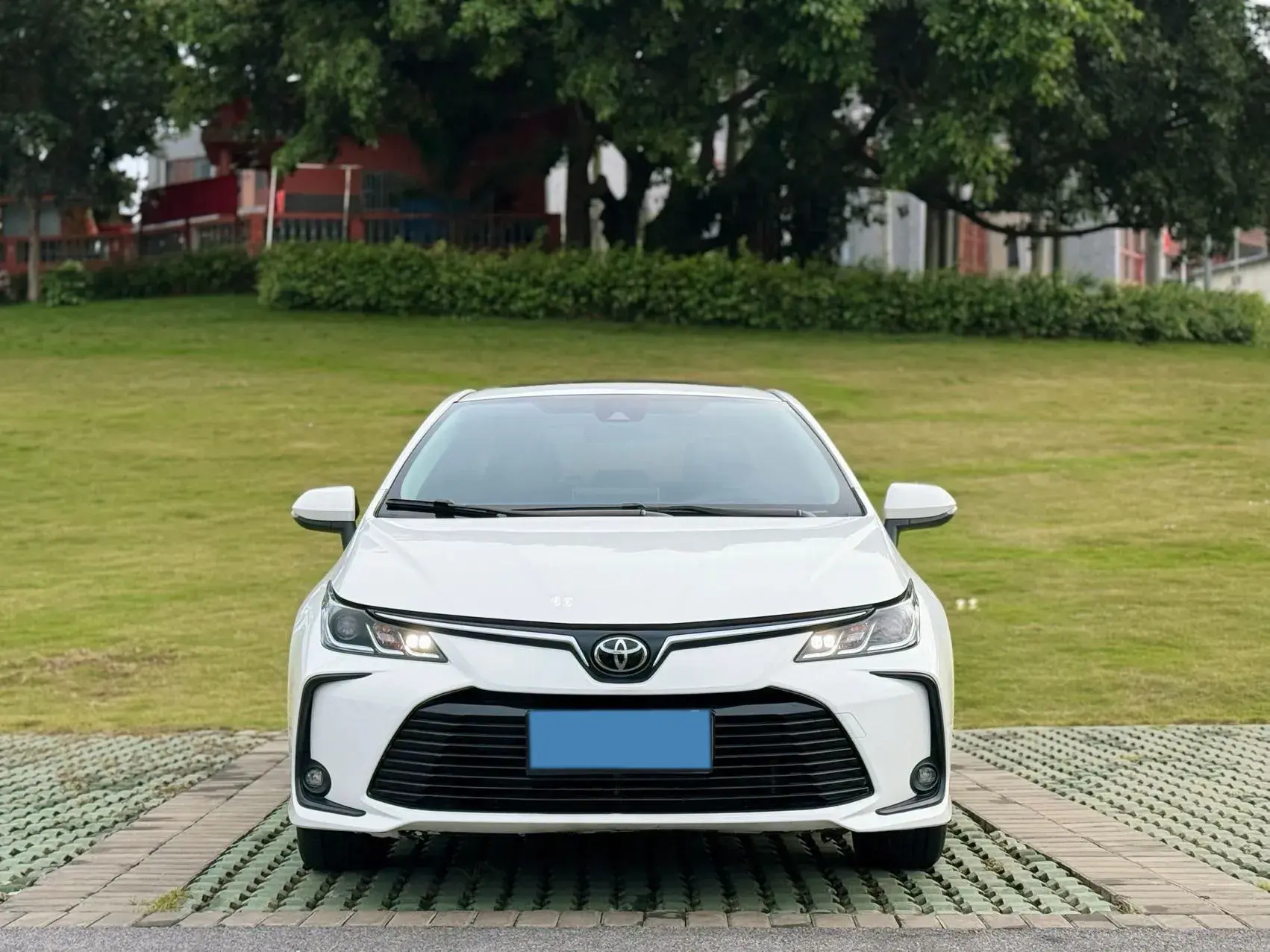 2023 TOYOTA COROLLA thumbnail 2