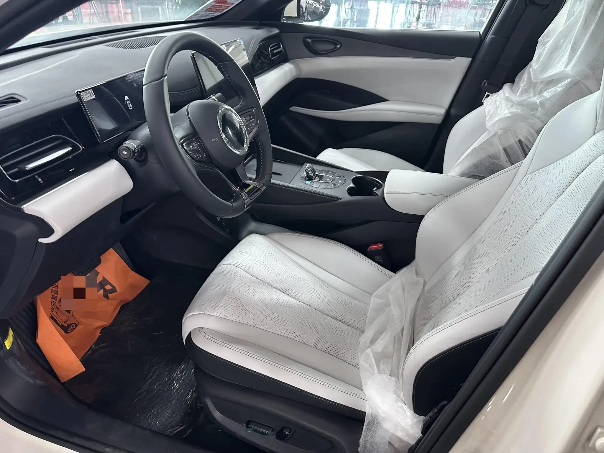 2025 BYD SEAL thumbnail 3