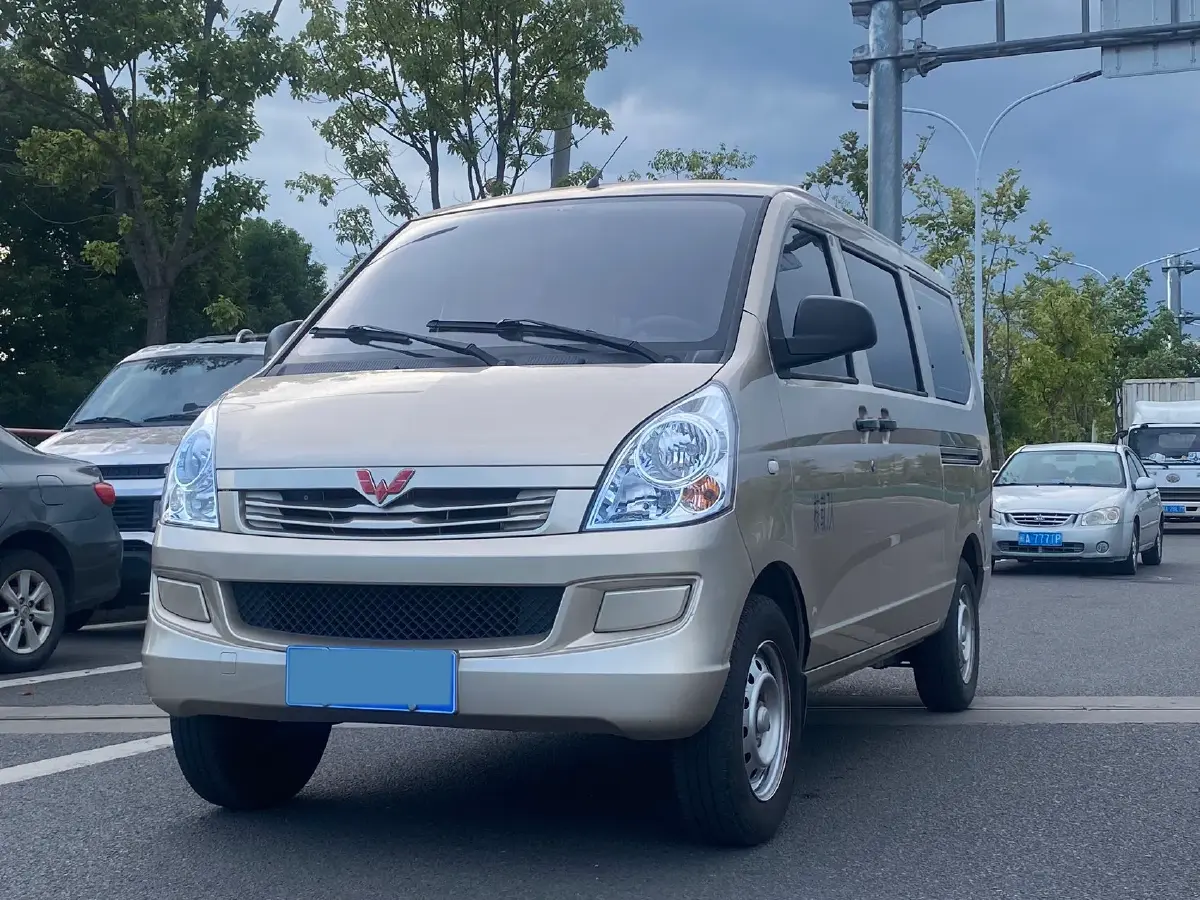 2022 WuLing RongGuang S 1.2L 76HP L4 5MT