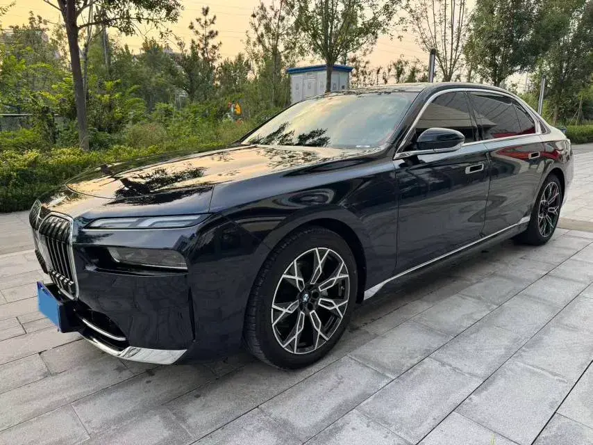 2023 BMW 7 Series 3.0T 272HP L6 8AT