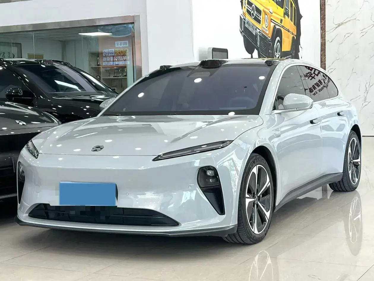 2023 NIO ET5T view 1