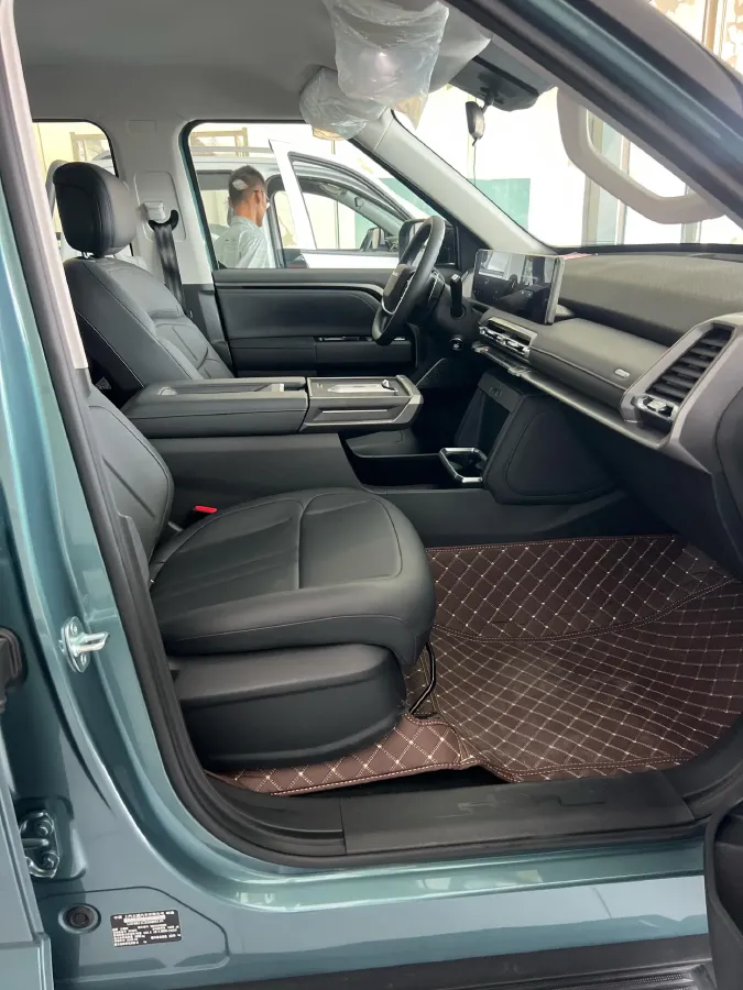 2025 MAXUS InterstellarX 2.5T 224HP L4 8AT,autocango,china used car exporter,china ev exporter,chinese used car exporter,chinese used ev exporter