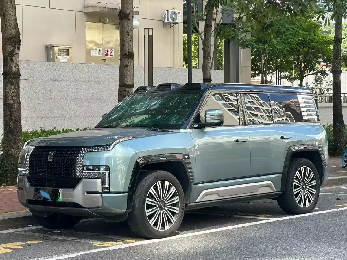 2023 YangWang U8 2.0T 272HP L4 REEV 49.05KWH