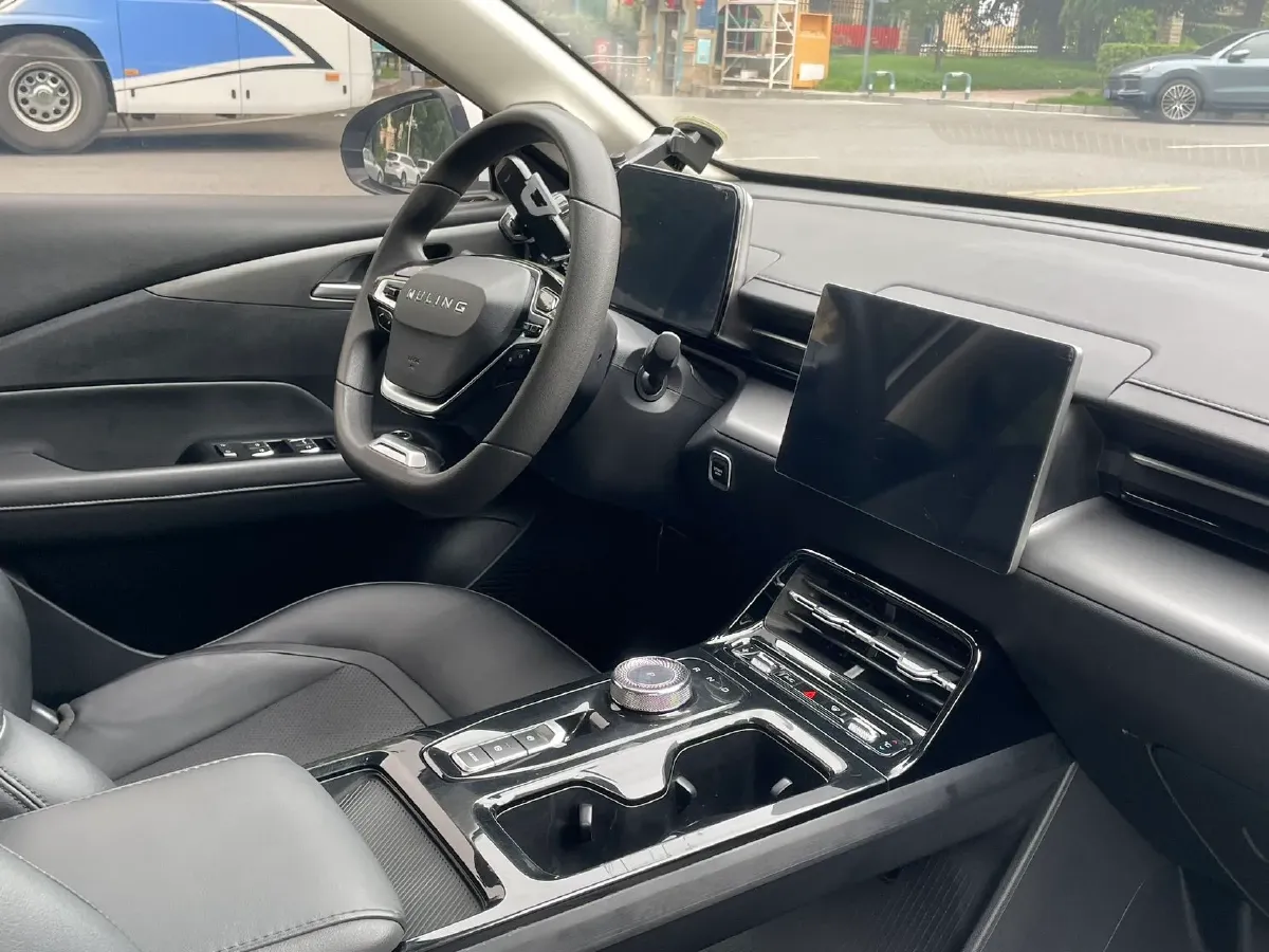 2024 WuLing E5 BEV 54.3KWH,autocango,china used car exporter,china ev exporter,chinese used car exporter,chinese used ev exporter