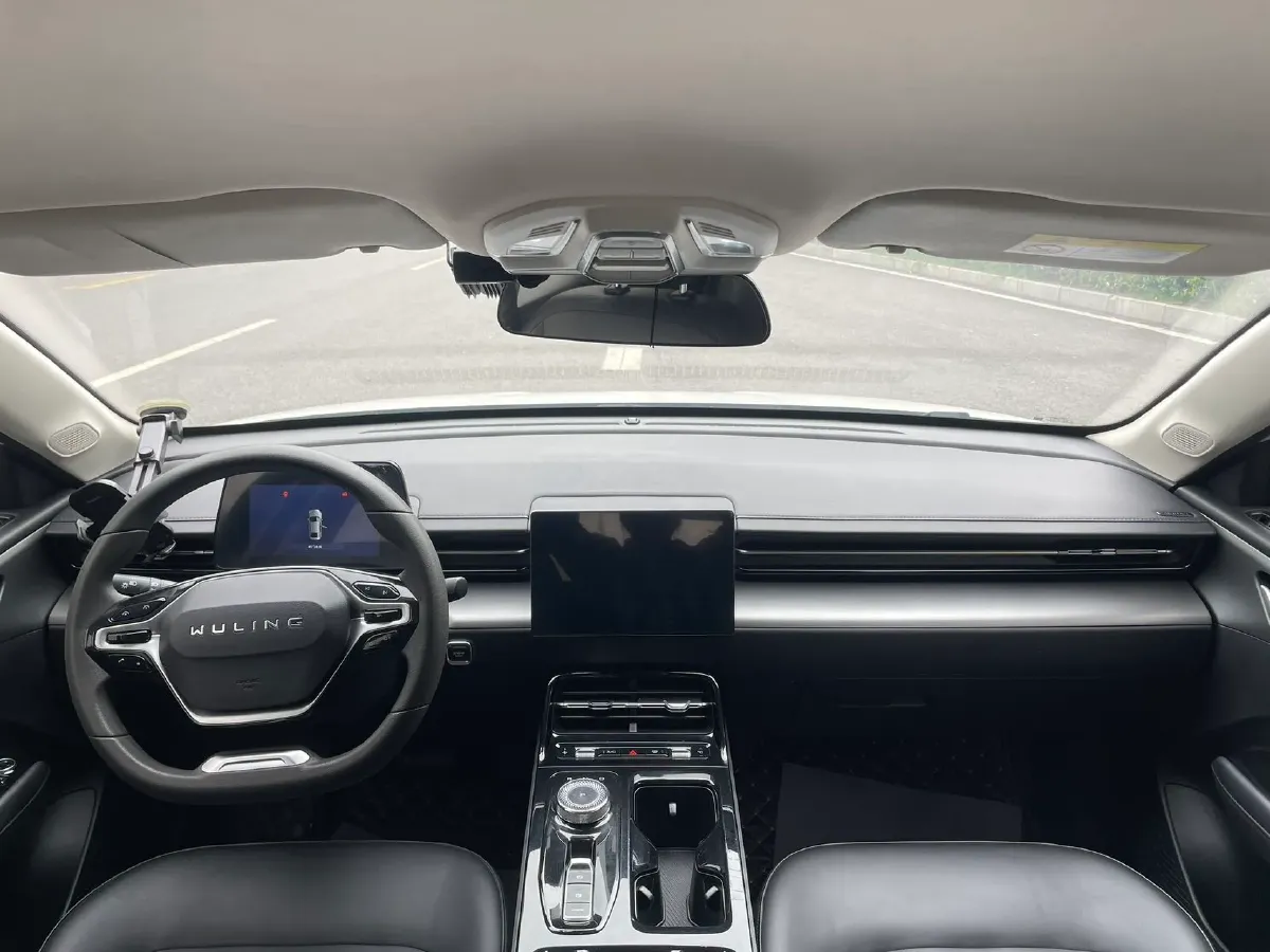 2024 WuLing E5 BEV 54.3KWH,autocango,china used car exporter,china ev exporter,chinese used car exporter,chinese used ev exporter