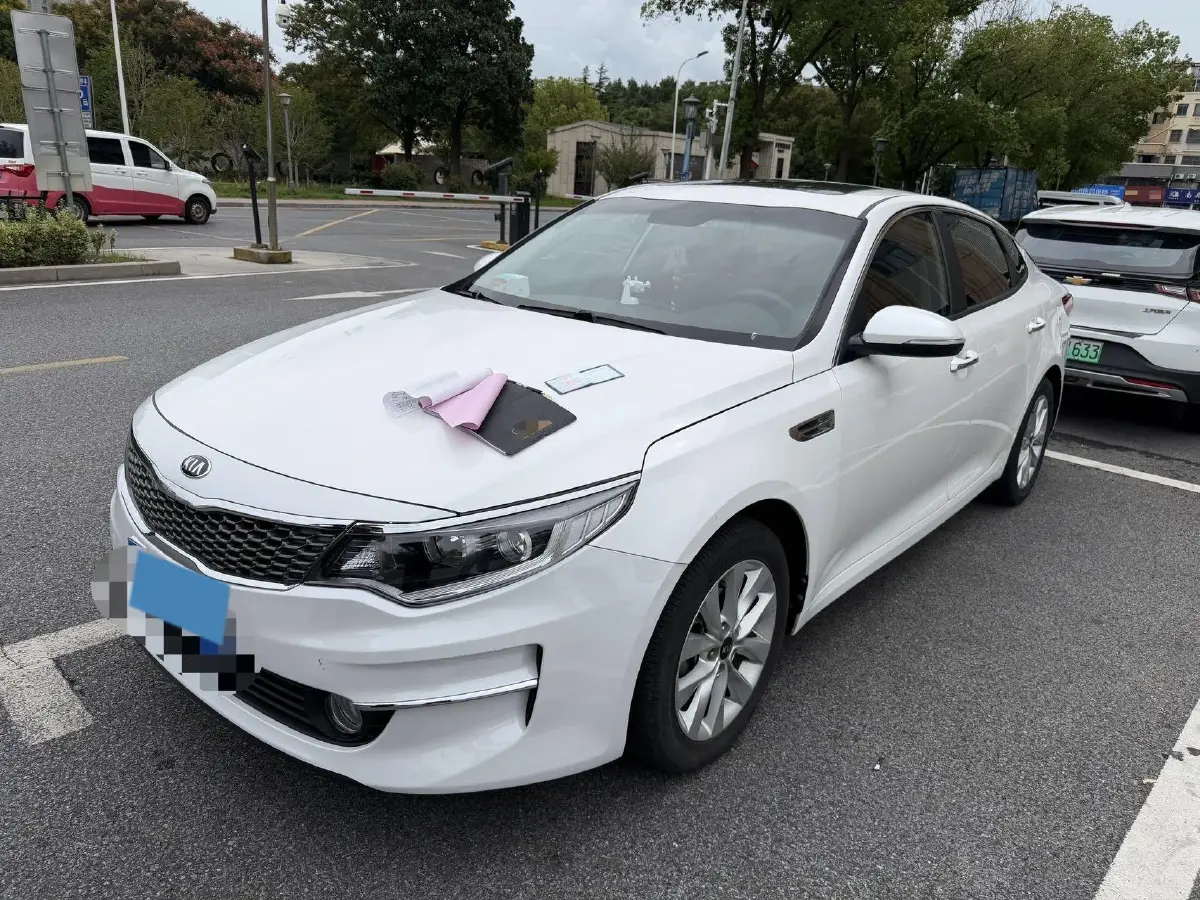 2016 Kia K5 2.0L 161HP L4 6AT