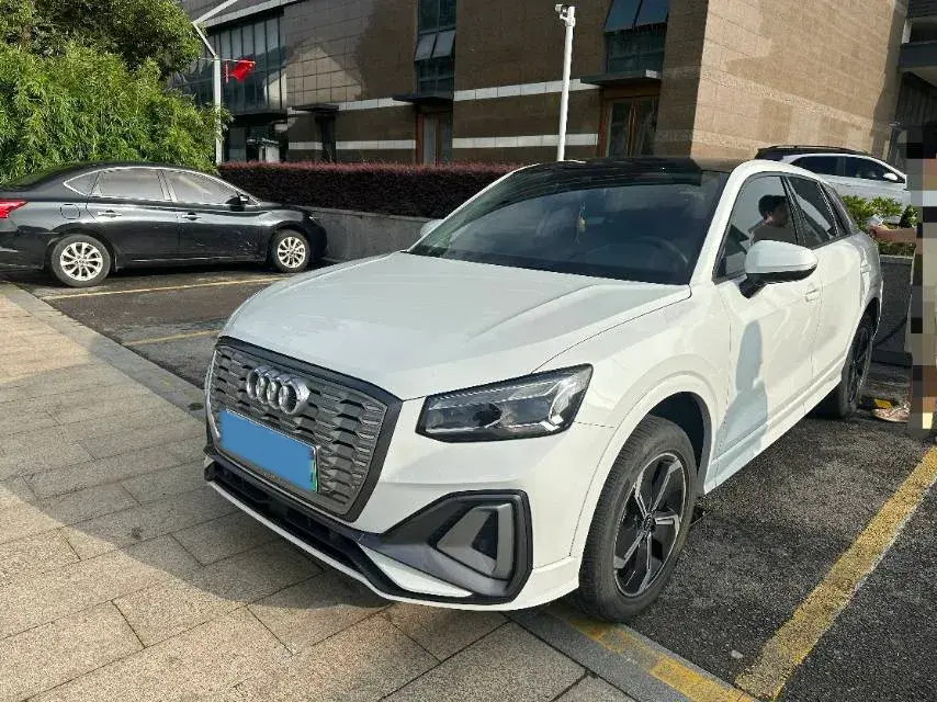2022 Audi Q2L e-tron BEV 44.1KWH