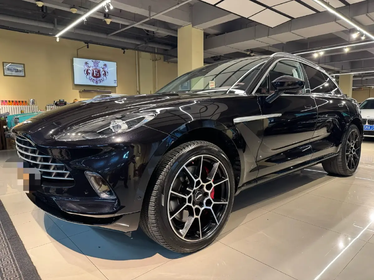 2021 Aston Martin DBX 4.0T 550HP V8 9AT