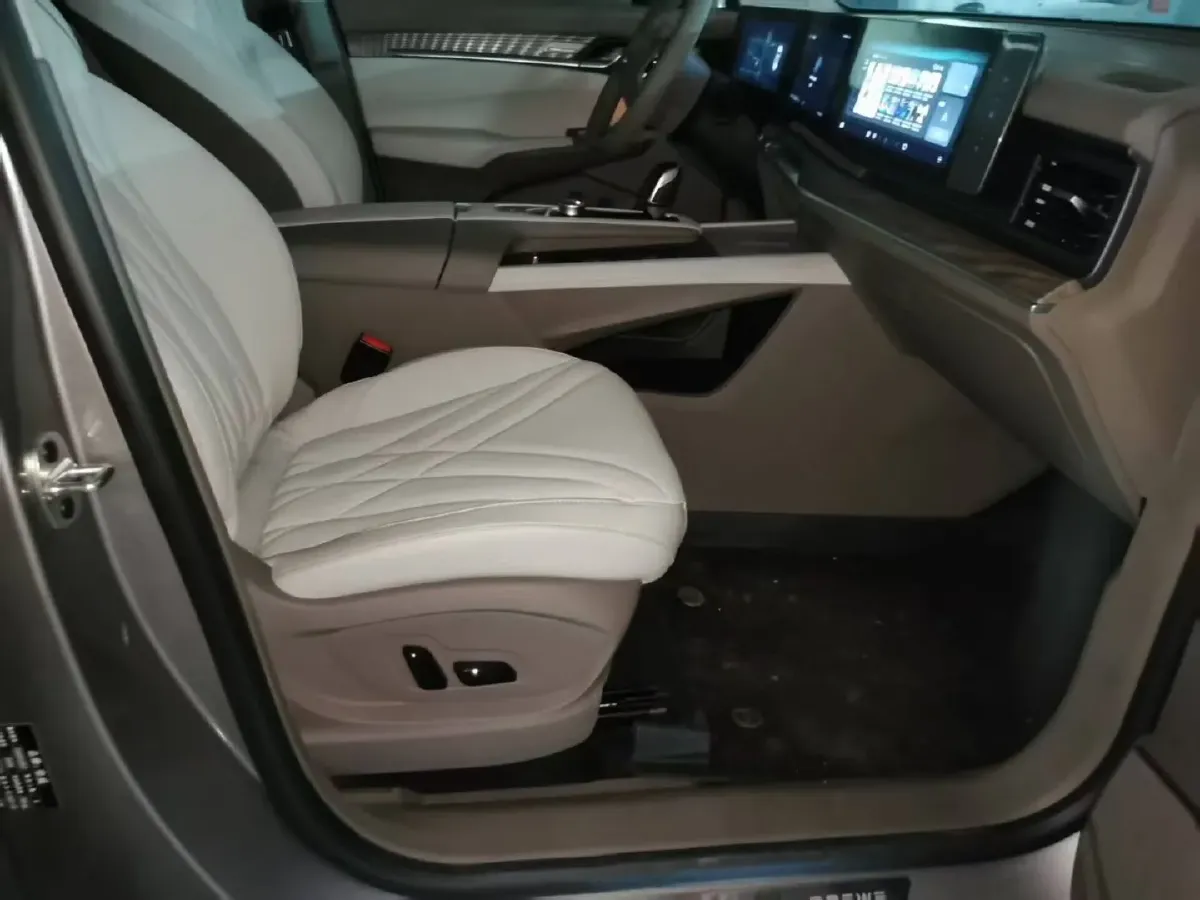 2023 Roewe RX9 2.0T 242HP L4 9AT,autocango,china used car exporter,china ev exporter,chinese used car exporter,chinese used ev exporter