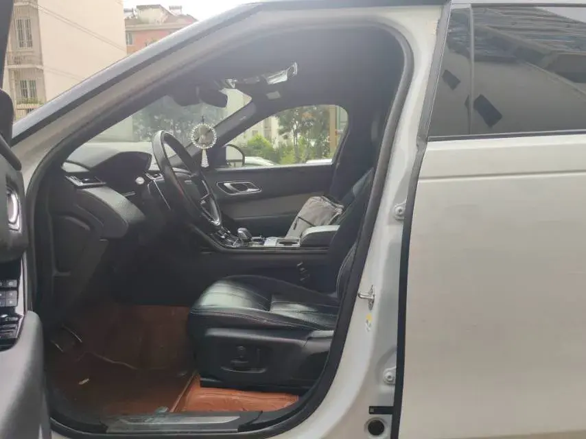 2021 LAND ROVER thumbnail 4