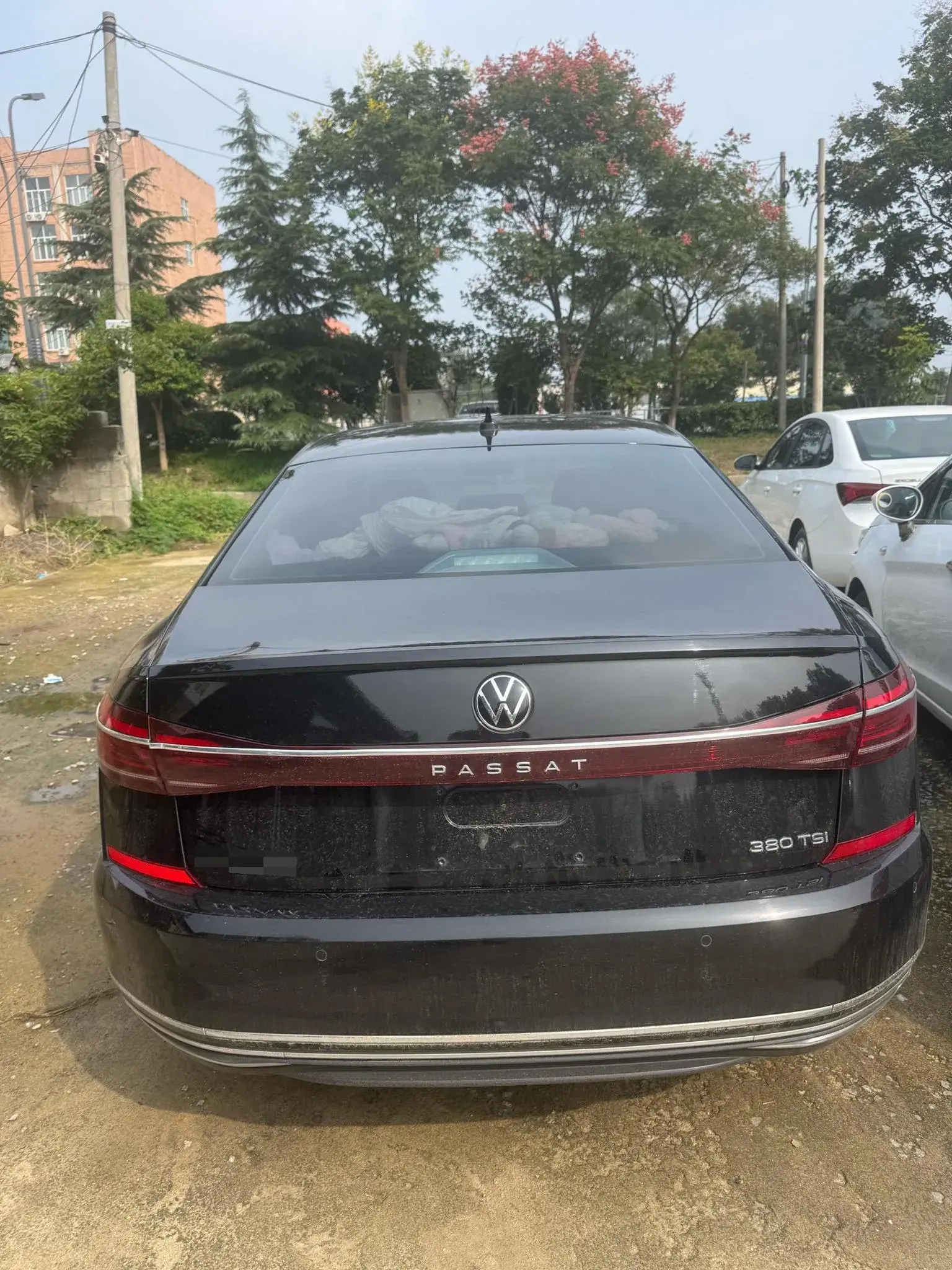 2024 VOLKSWAGEN PASSAT thumbnail 3