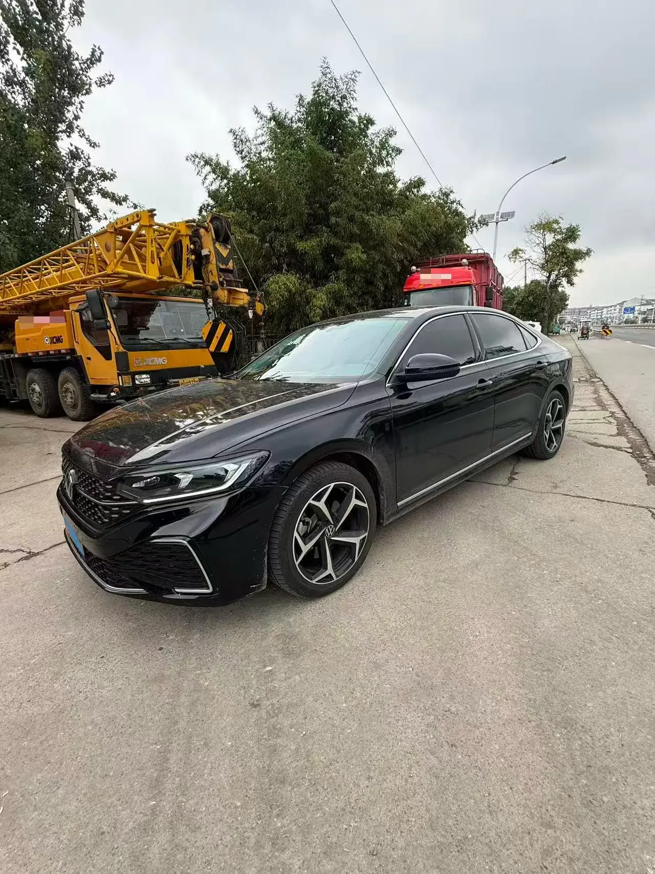 2024 VOLKSWAGEN PASSAT view 1