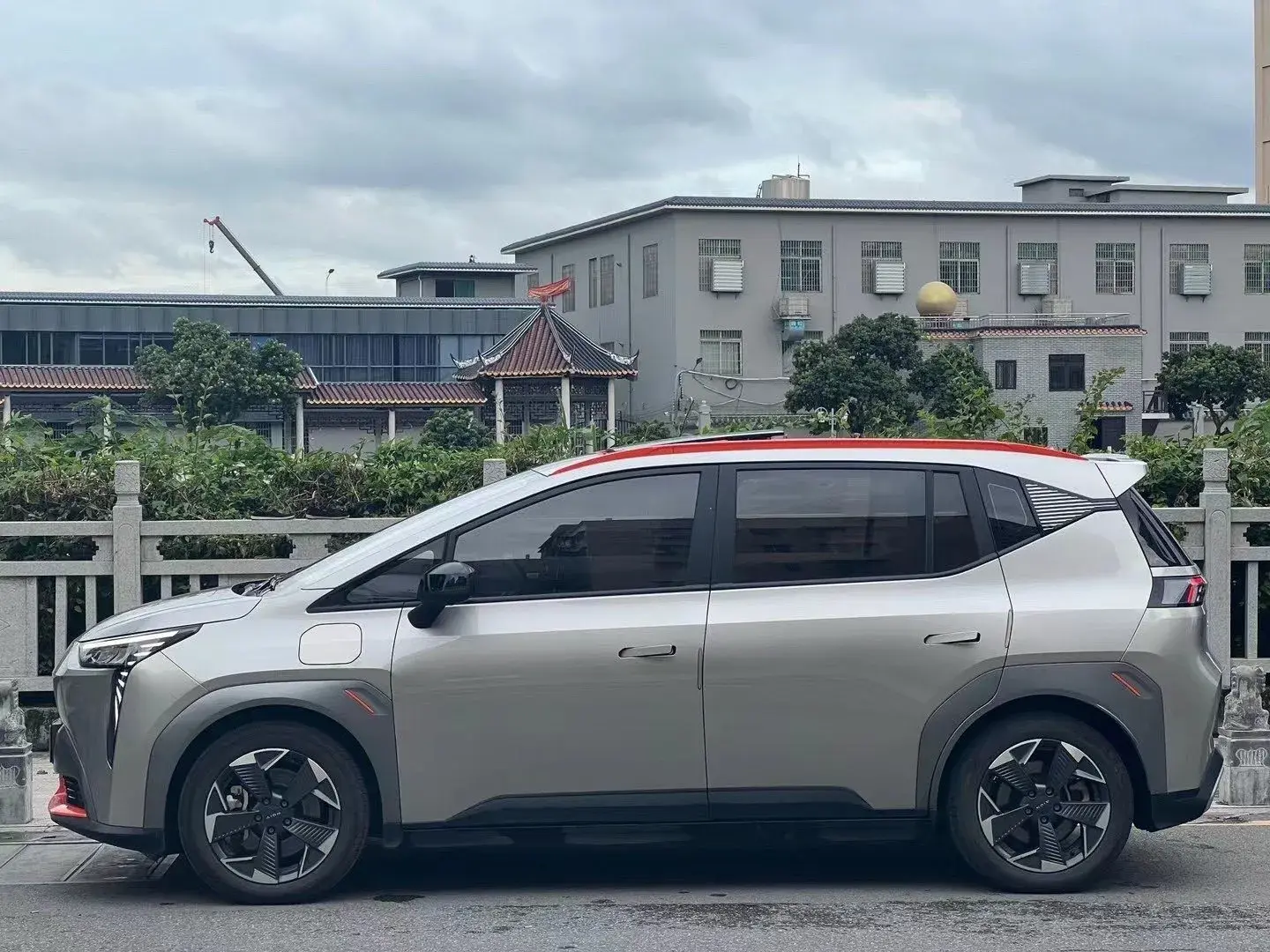 2022 AION Y thumbnail 4