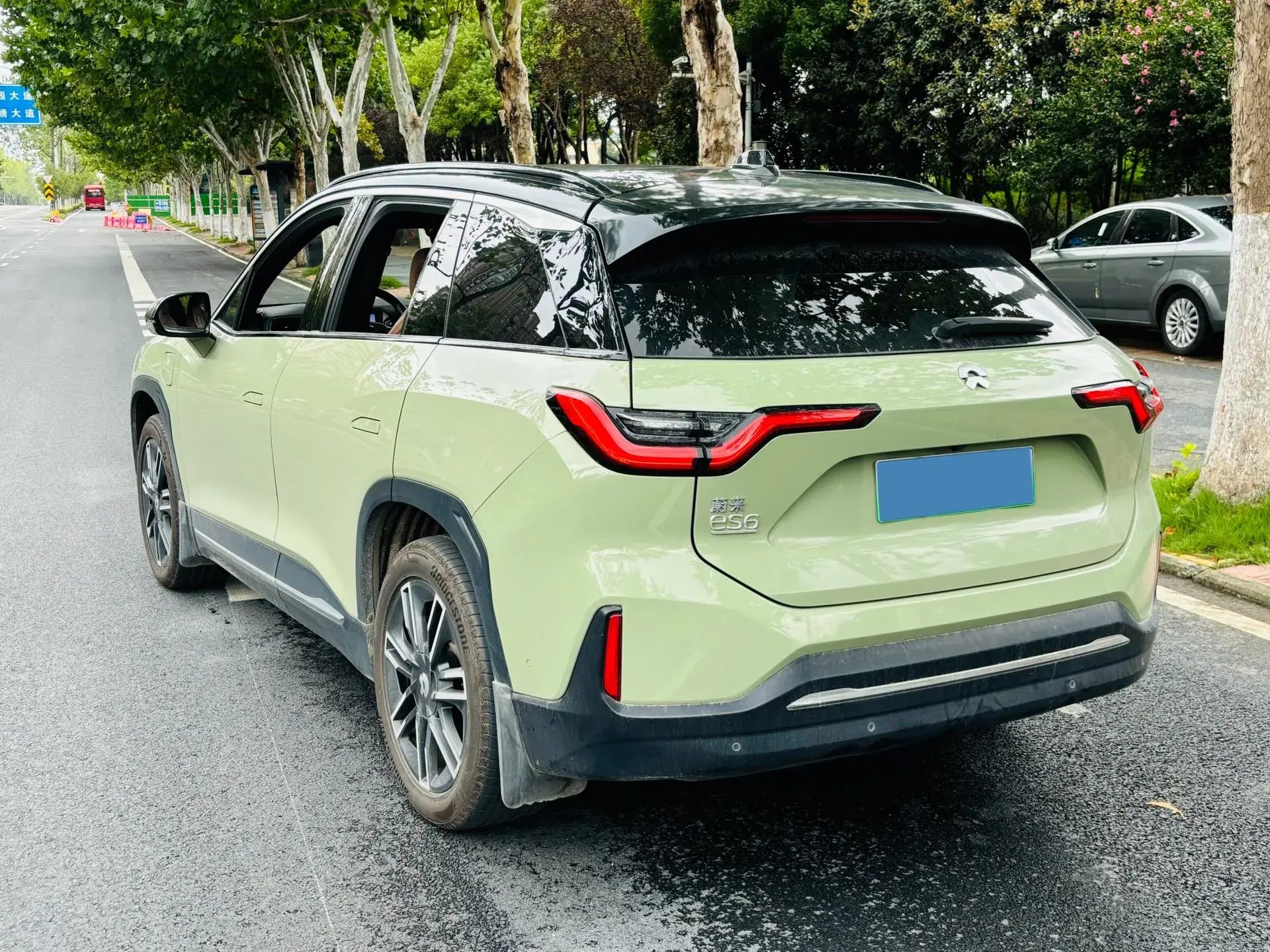 2019 NIO ES6 thumbnail 4