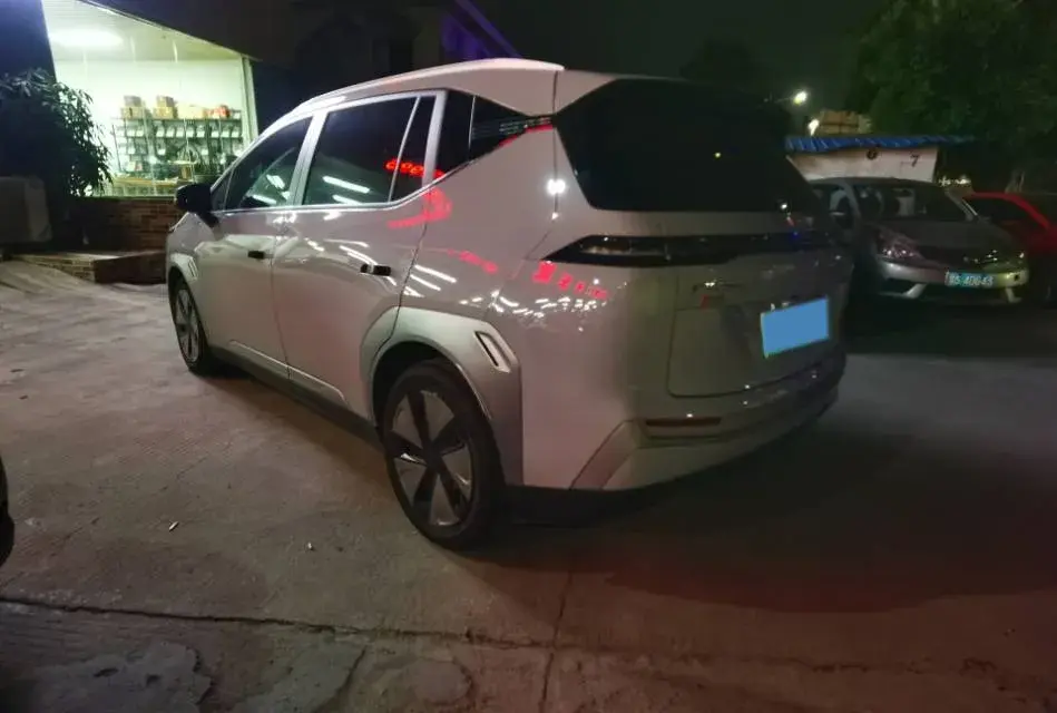 2023 AION Y thumbnail 4