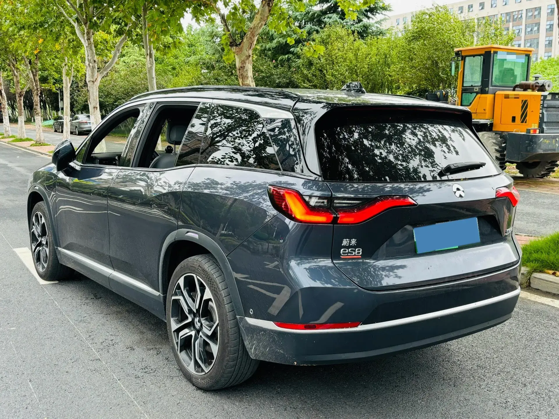 2020 NIO ES8 thumbnail 4