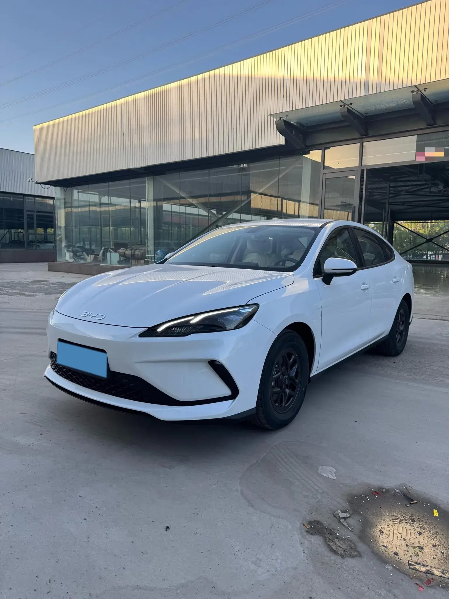 2025 BYD SEAL05 view 1