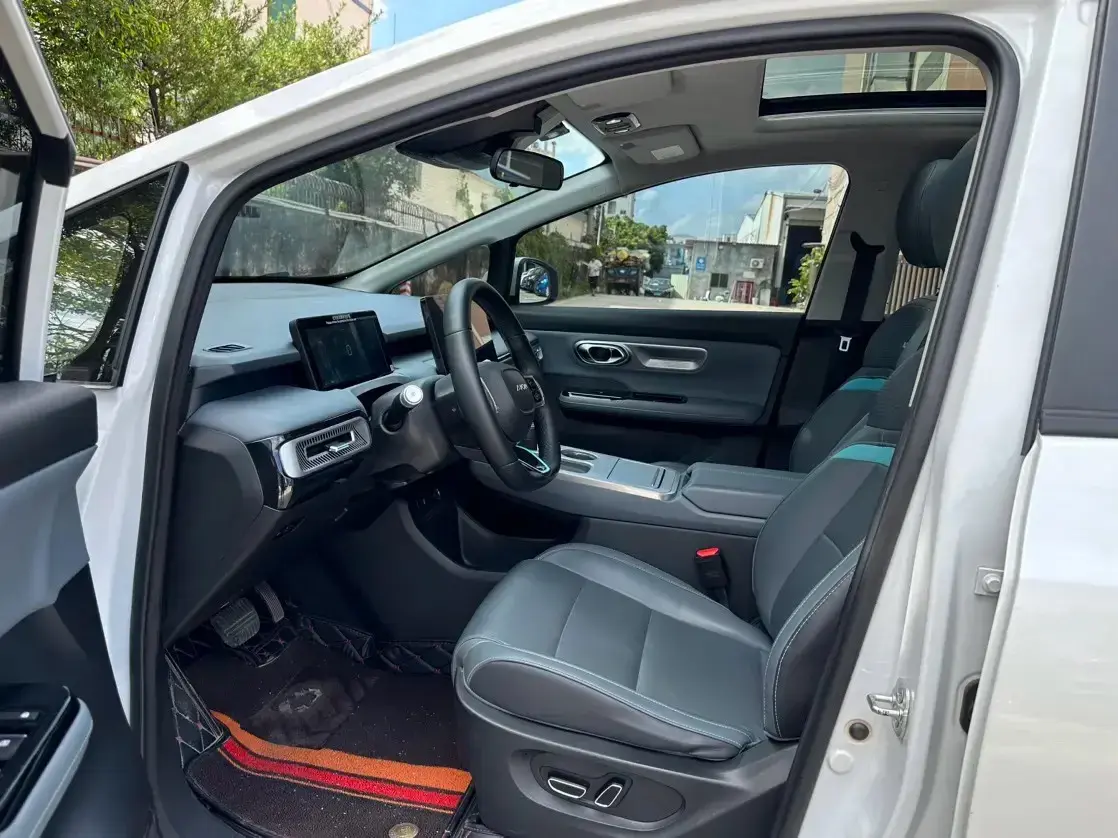 2023 AION Y thumbnail 4