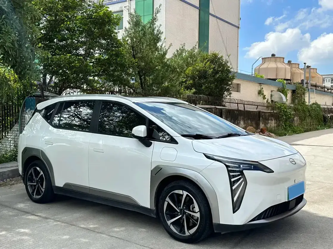 2023 AION Y thumbnail 3