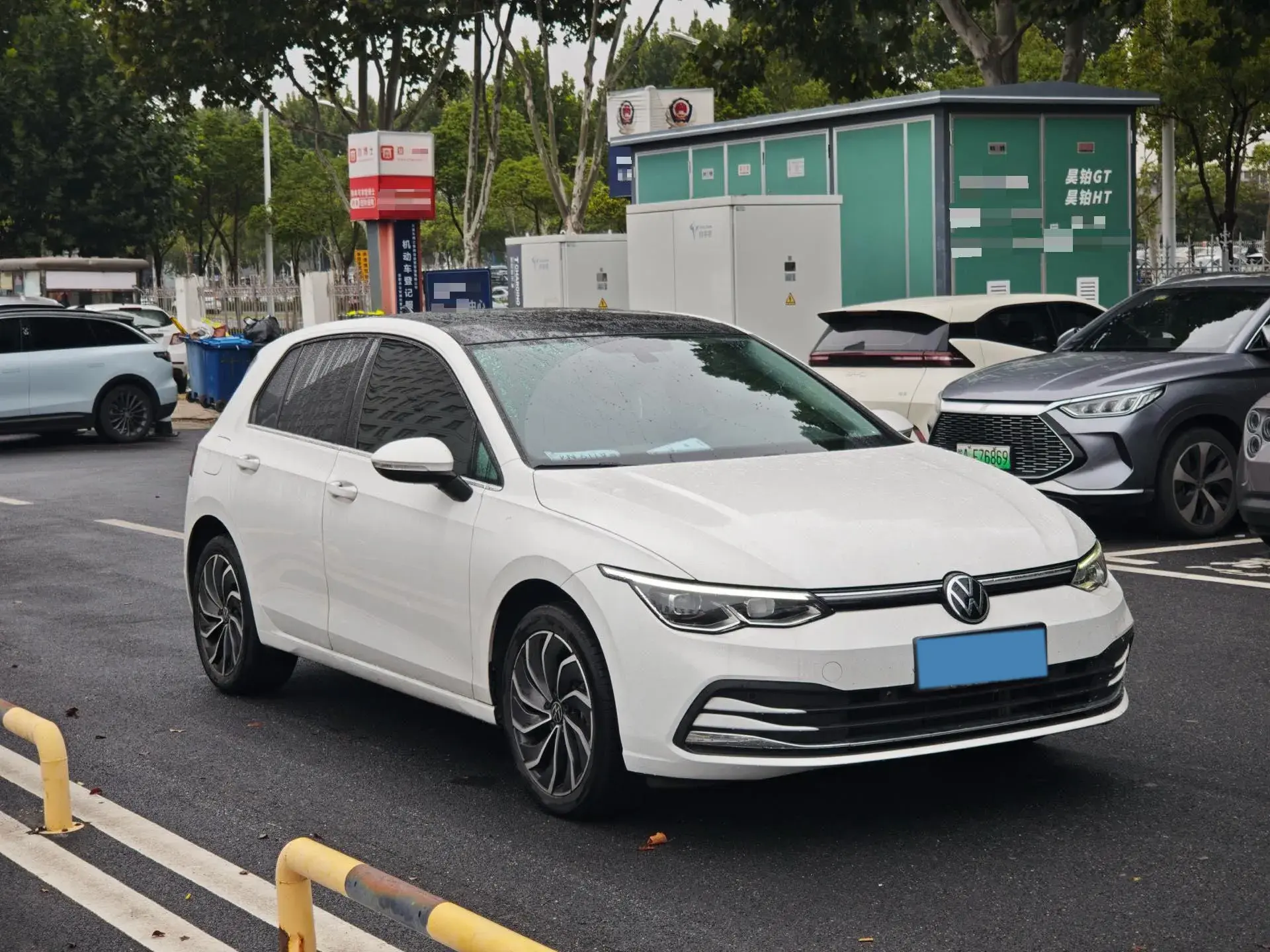 2021 VOLKSWAGEN GOLF thumbnail 3