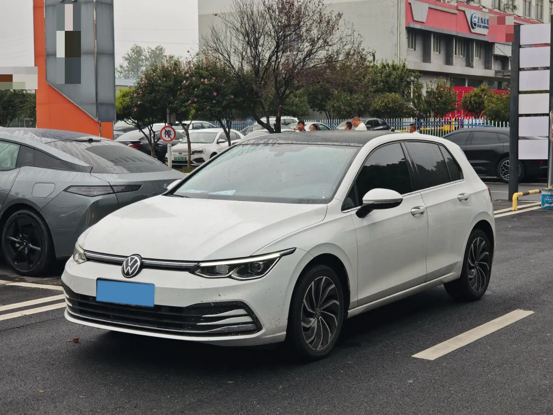 2021 VOLKSWAGEN GOLF view 1