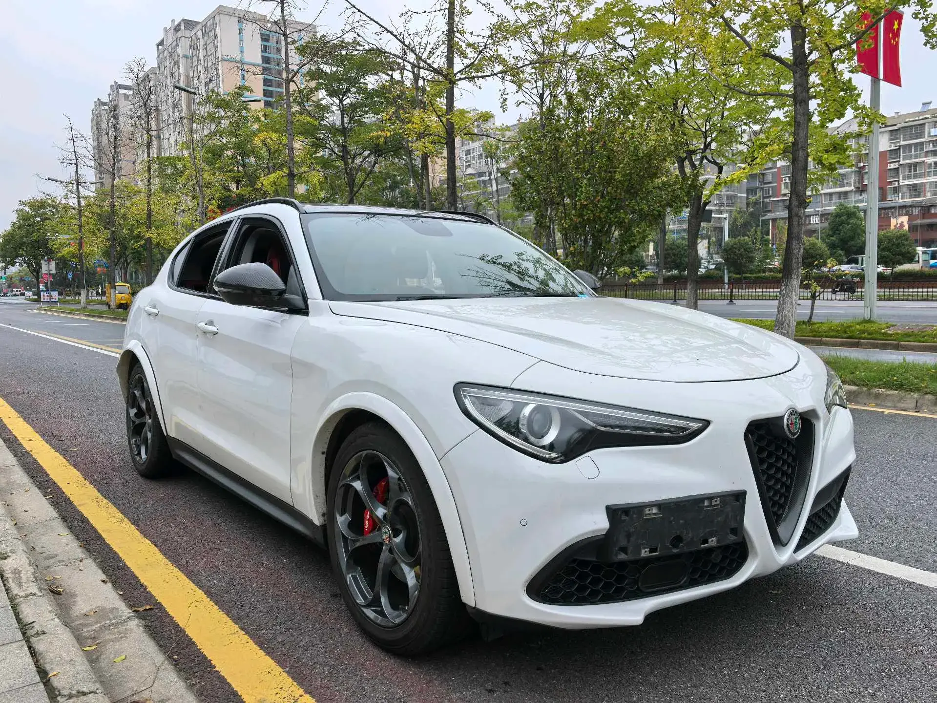 2017 ALFA ROMEO thumbnail 3