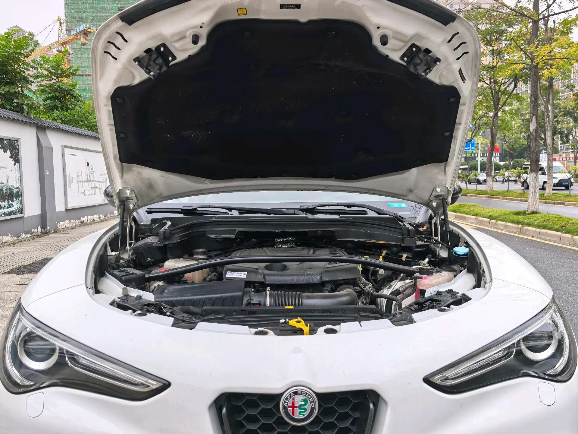 2017 ALFA ROMEO thumbnail 4