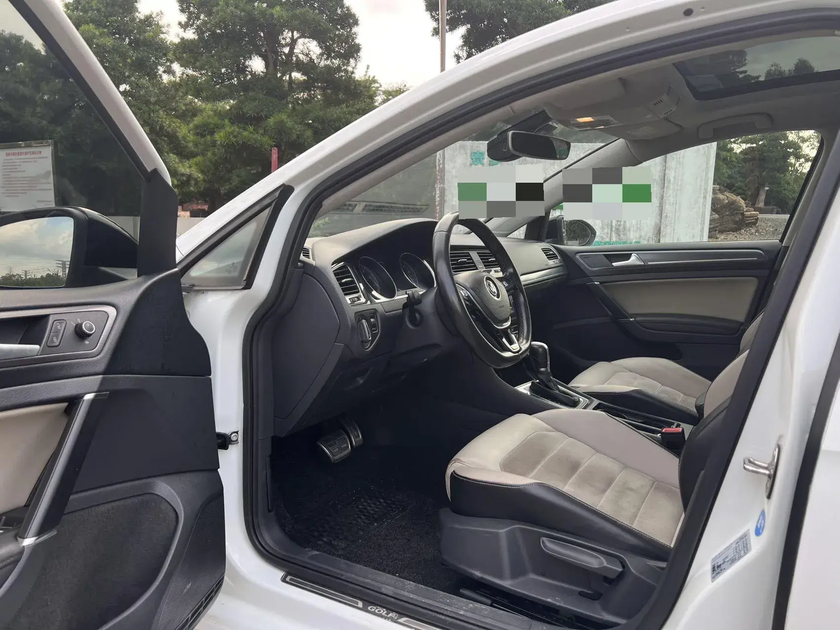 2017 VOLKSWAGEN GOLF thumbnail 3