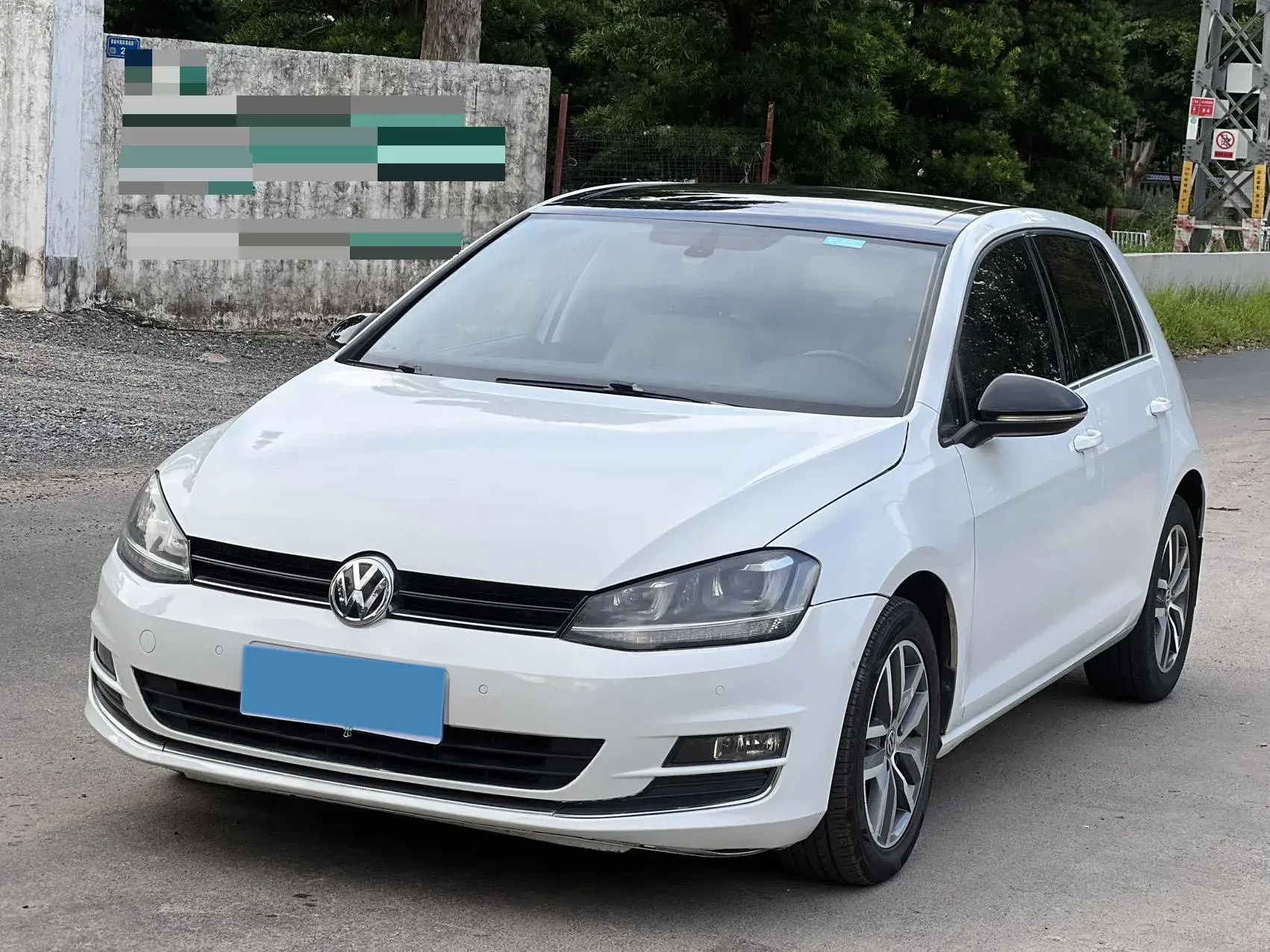 2017 VOLKSWAGEN GOLF view 1