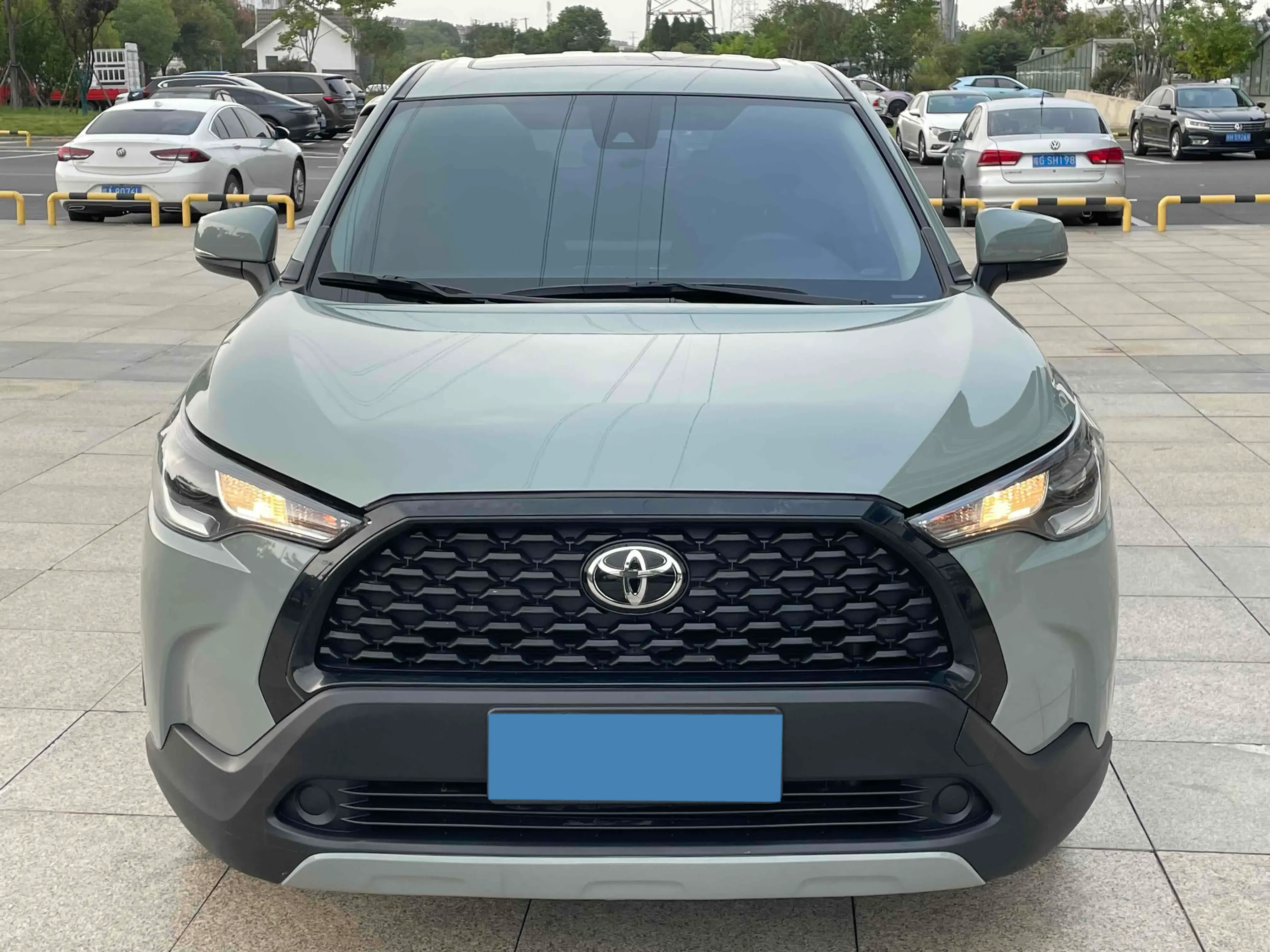 2023 TOYOTA COROLLA thumbnail 2