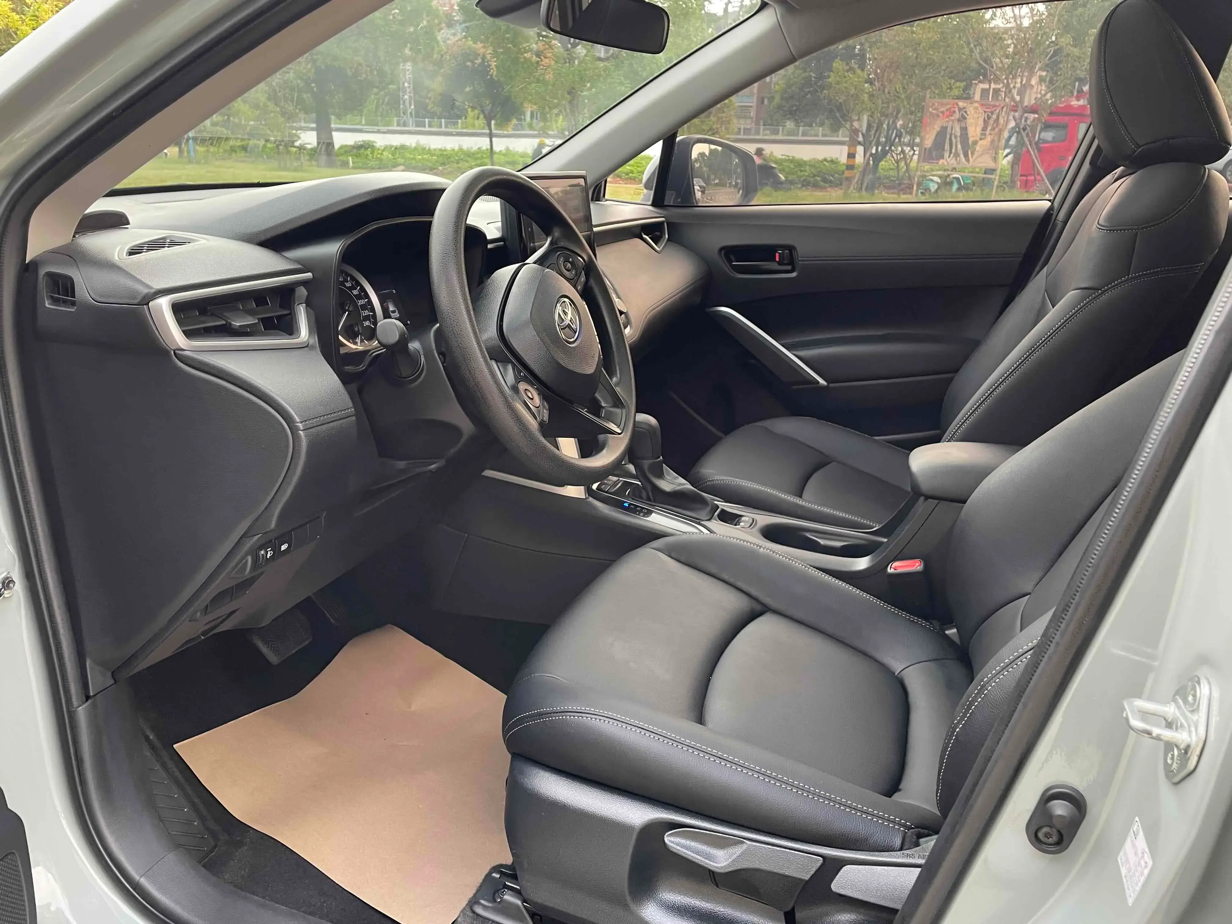 2023 TOYOTA COROLLA thumbnail 4