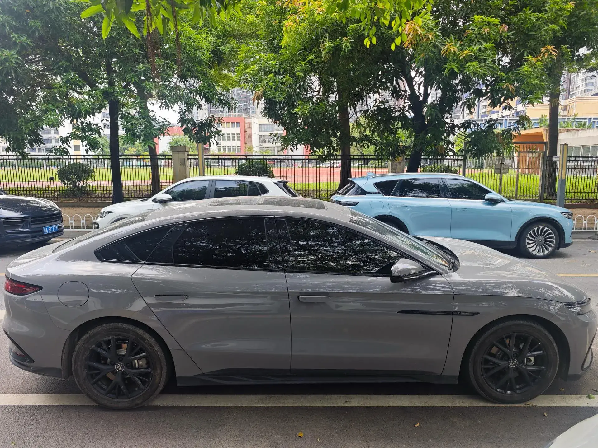 2025 BYD HAN thumbnail 3