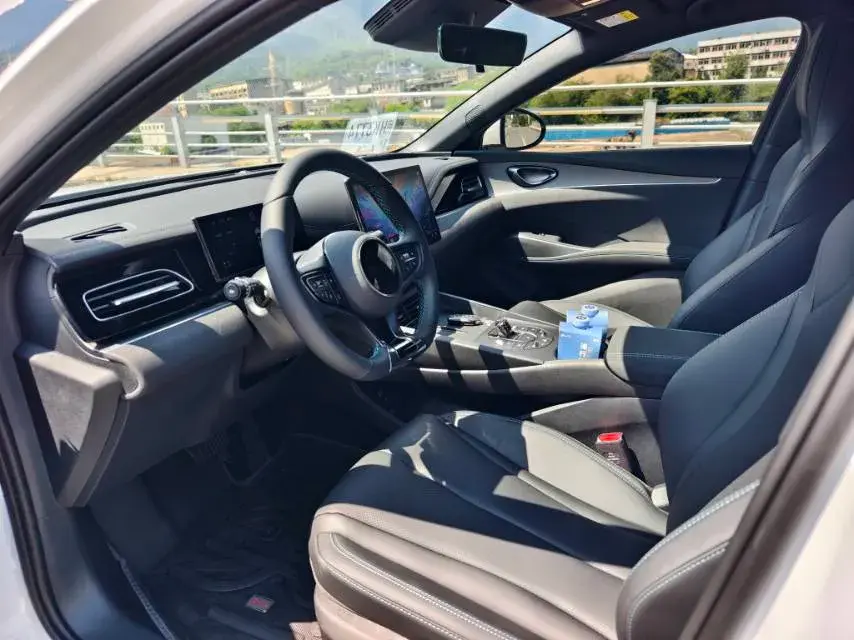 2025 BYD SEAL thumbnail 4