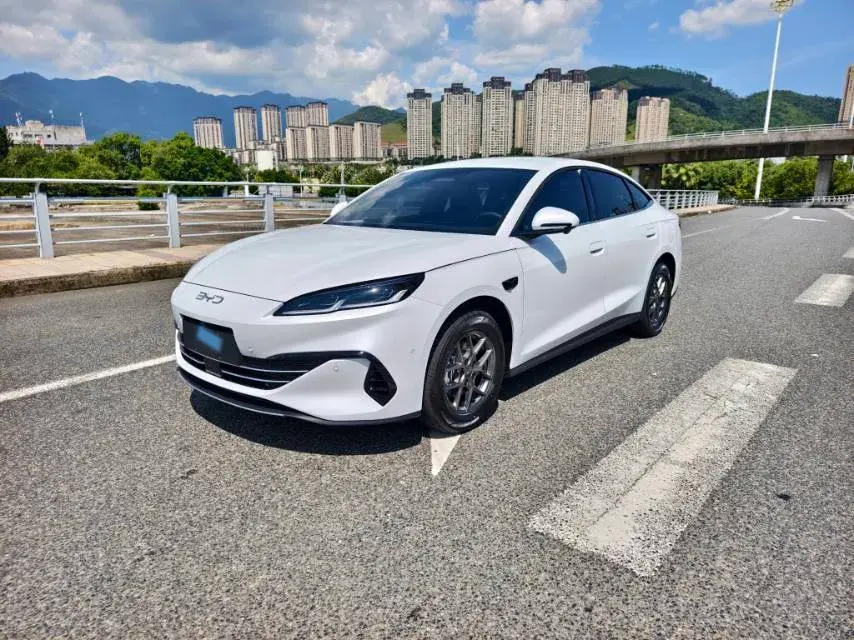 2025 BYD SEAL view 1