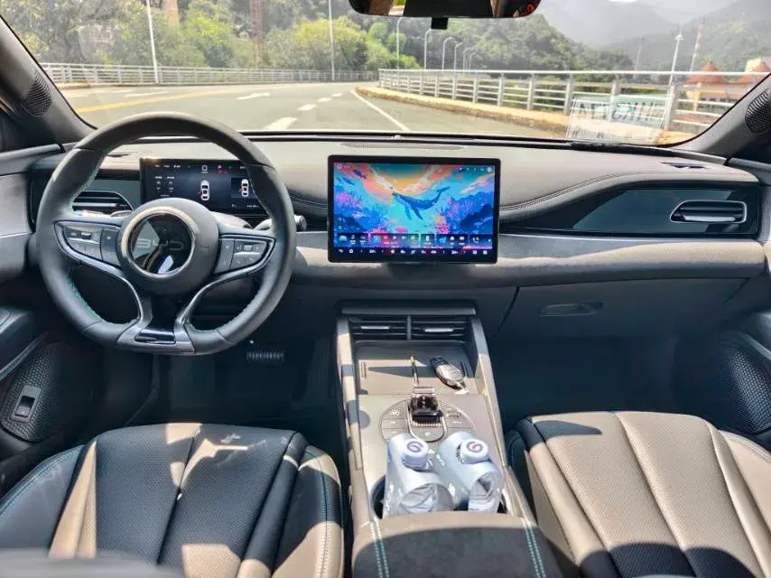 2025 BYD SEAL thumbnail 2