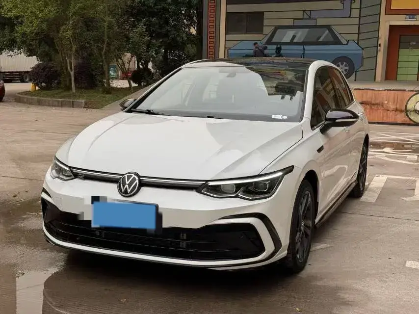 2023 VOLKSWAGEN GOLF view 1