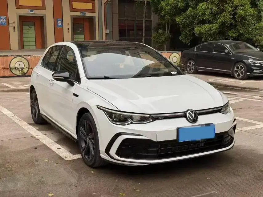 2023 VOLKSWAGEN GOLF thumbnail 3