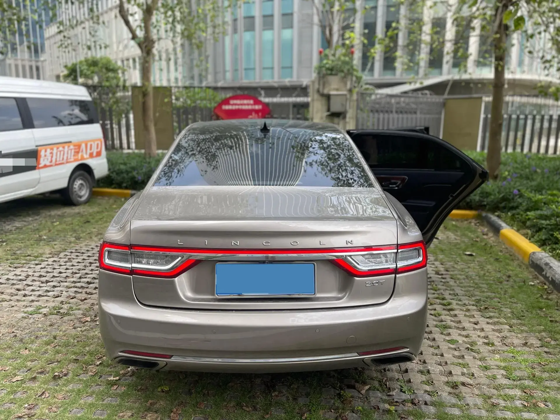 2018 LINCOLN CONTINENTAL thumbnail 3