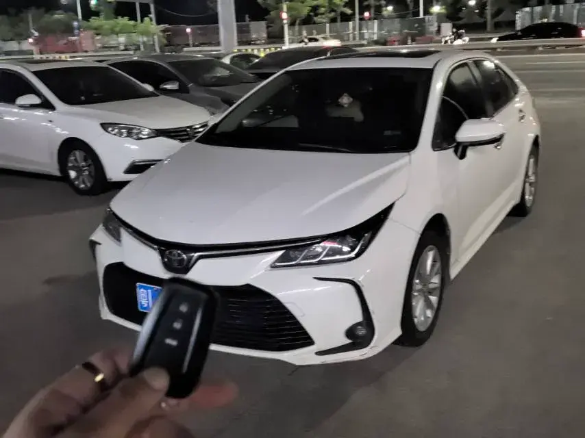 2019 TOYOTA COROLLA view 1