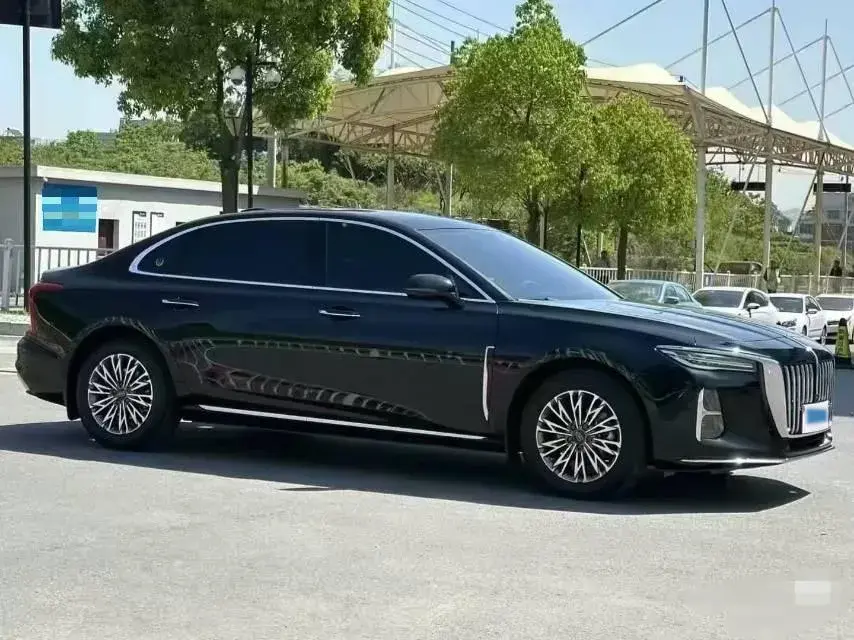 2023 HONGQI H5 thumbnail 3
