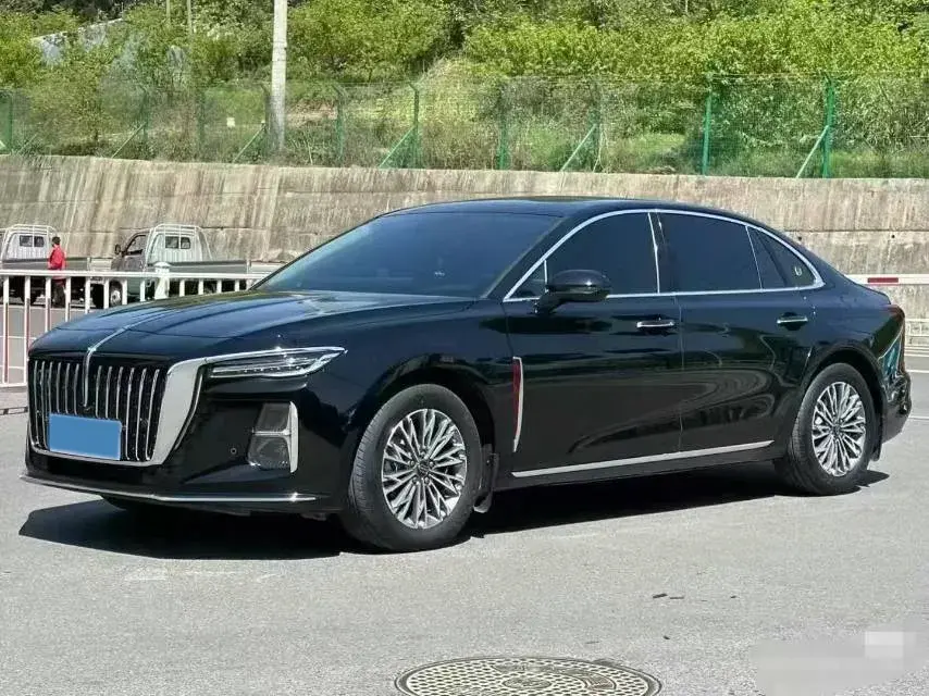 2023 HONGQI H5 view 1