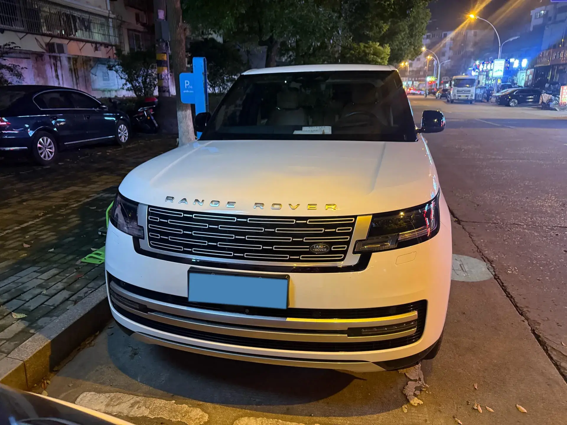 2023 LAND ROVER thumbnail 2