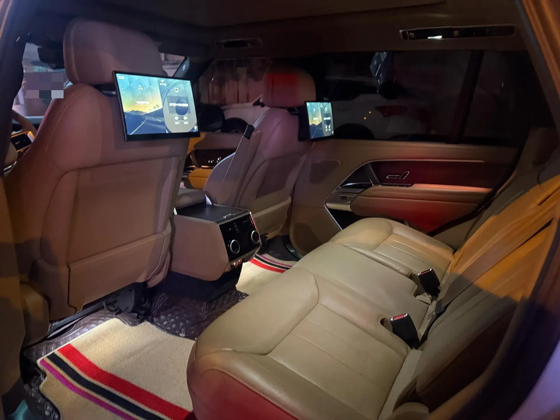 2023 LAND ROVER thumbnail 4