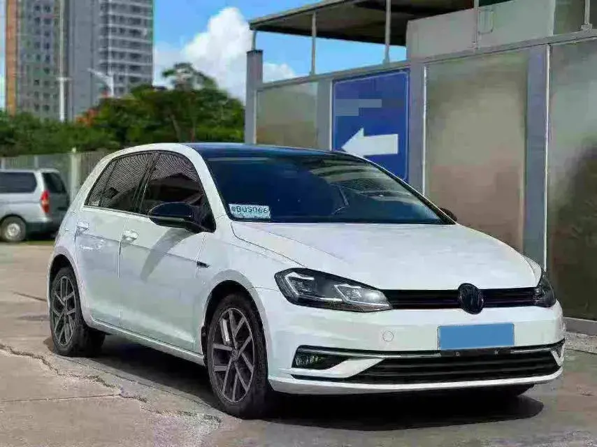 2019 VOLKSWAGEN GOLF thumbnail 3