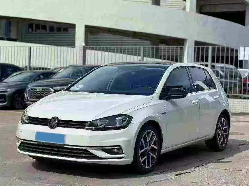 2019 VOLKSWAGEN GOLF view 1