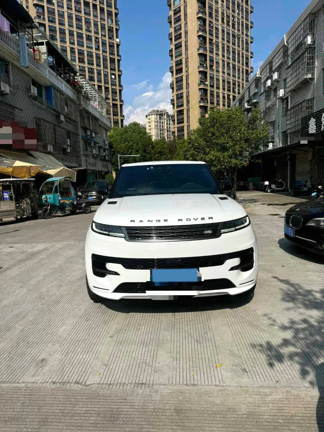 2024 LAND ROVER thumbnail 3