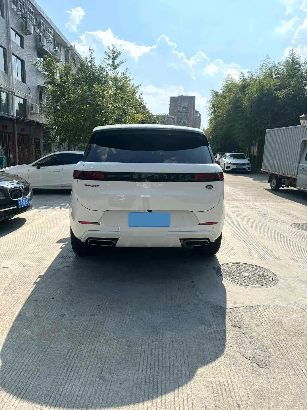 2024 LAND ROVER thumbnail 4