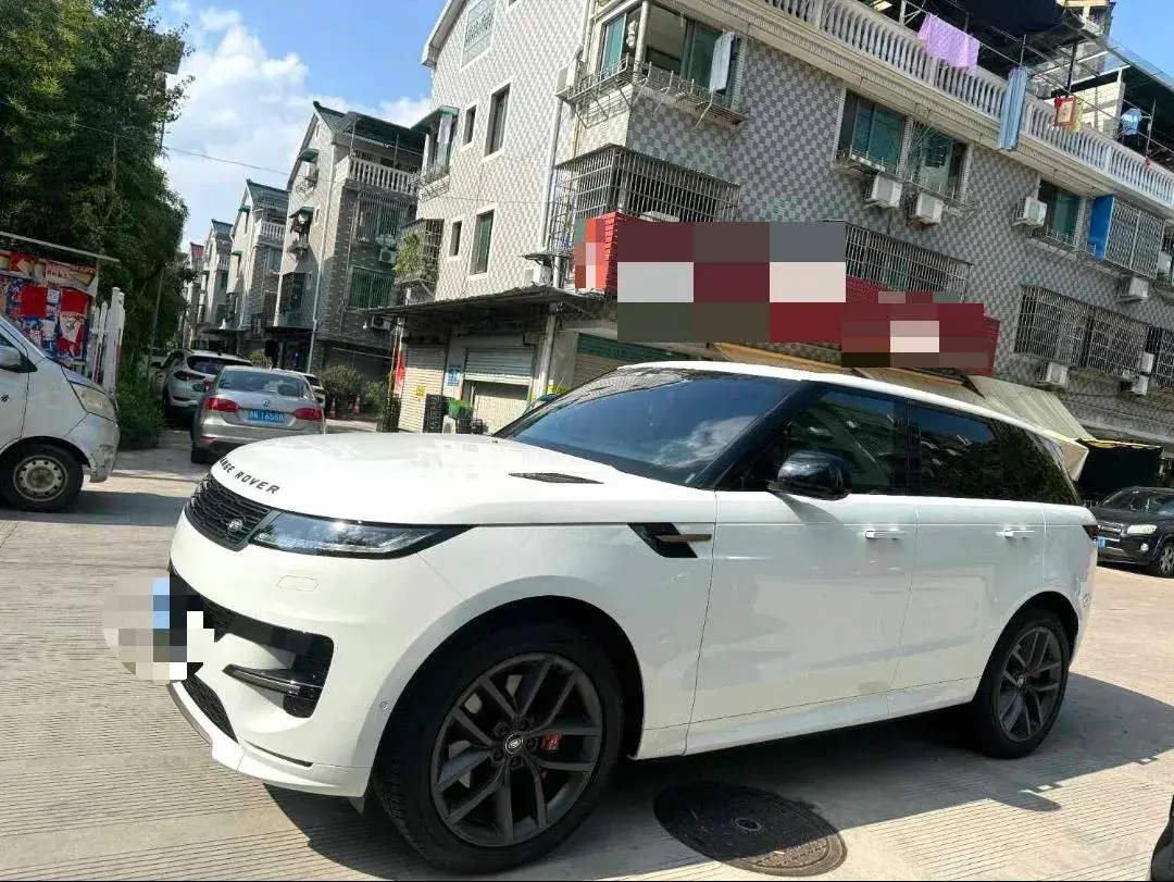 2024 LAND ROVER view 1