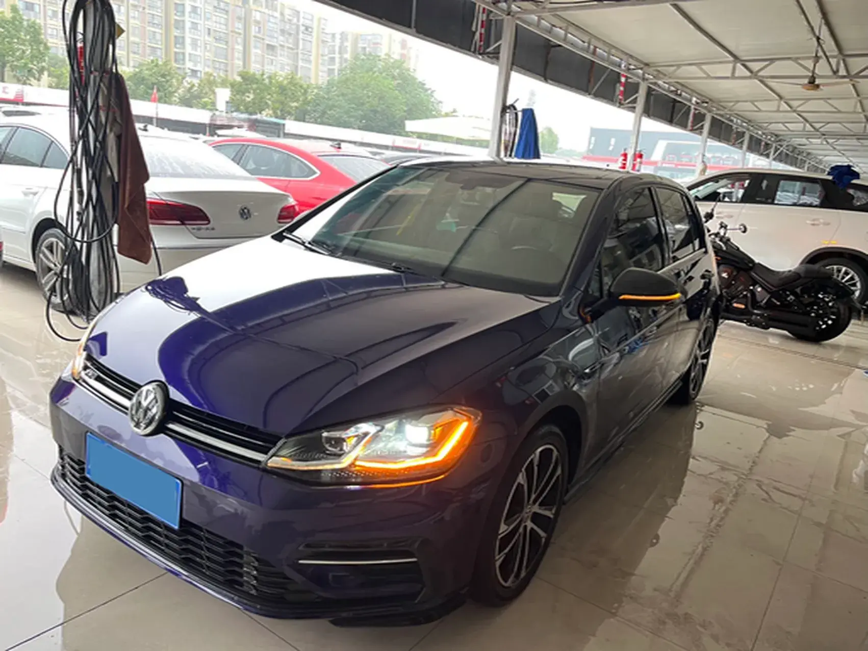 2019 VOLKSWAGEN GOLF view 1